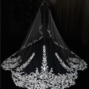 Long Lace Elegant White Bridal Veil